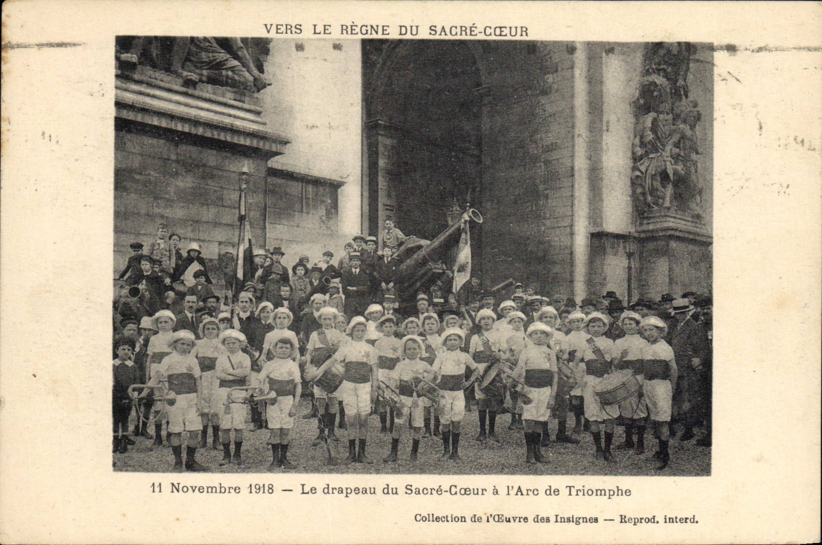 VINTAGE POSTCARD Militaria Towards the reign of the Sacring Heart November 11th, 1918 the flag of the Sacring Heart to Arc de Triomphe the Children