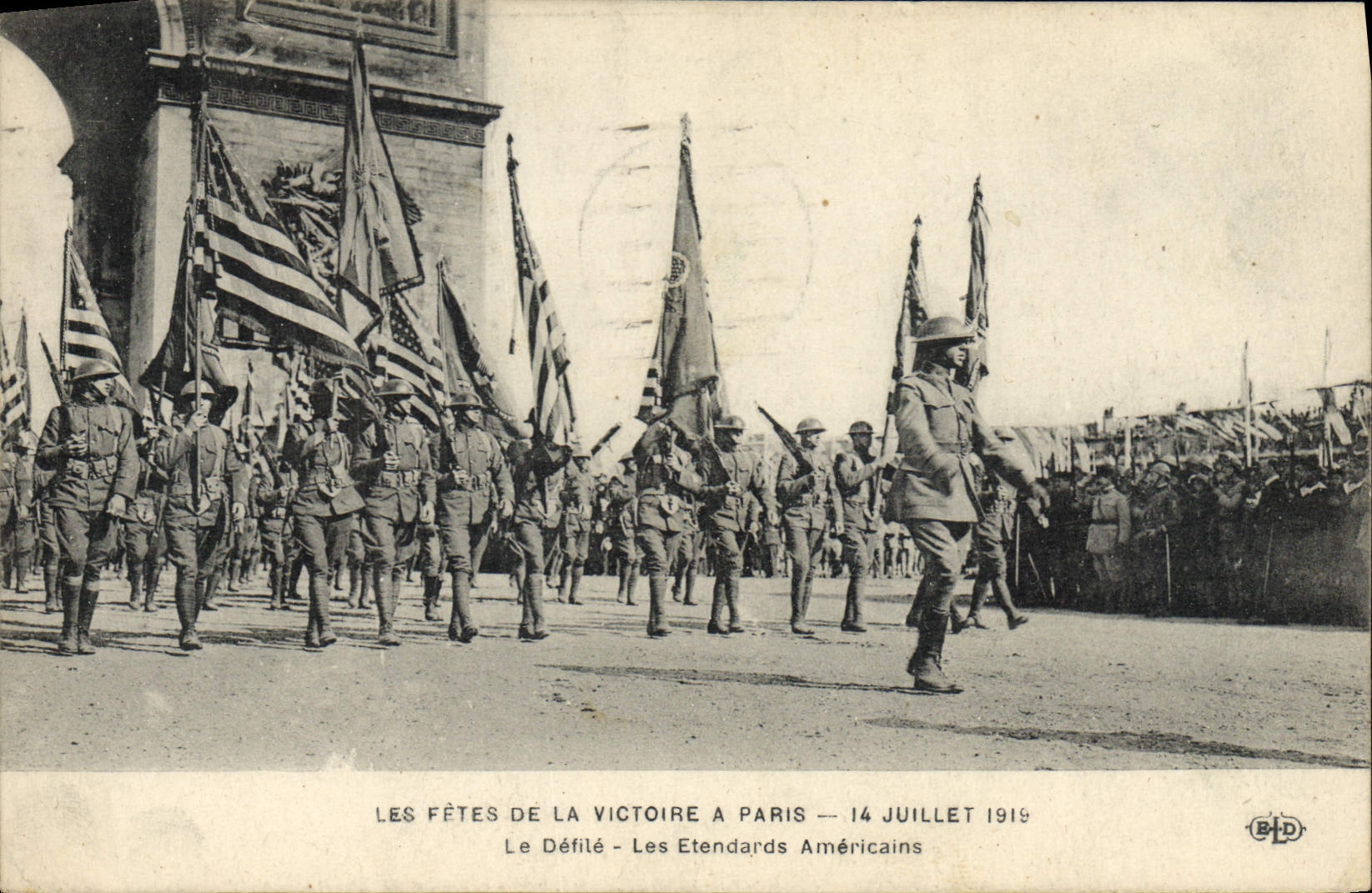VINTAGE POSTCARD Militaria Festivals of the victory July 14th, 1919 the procession American standards