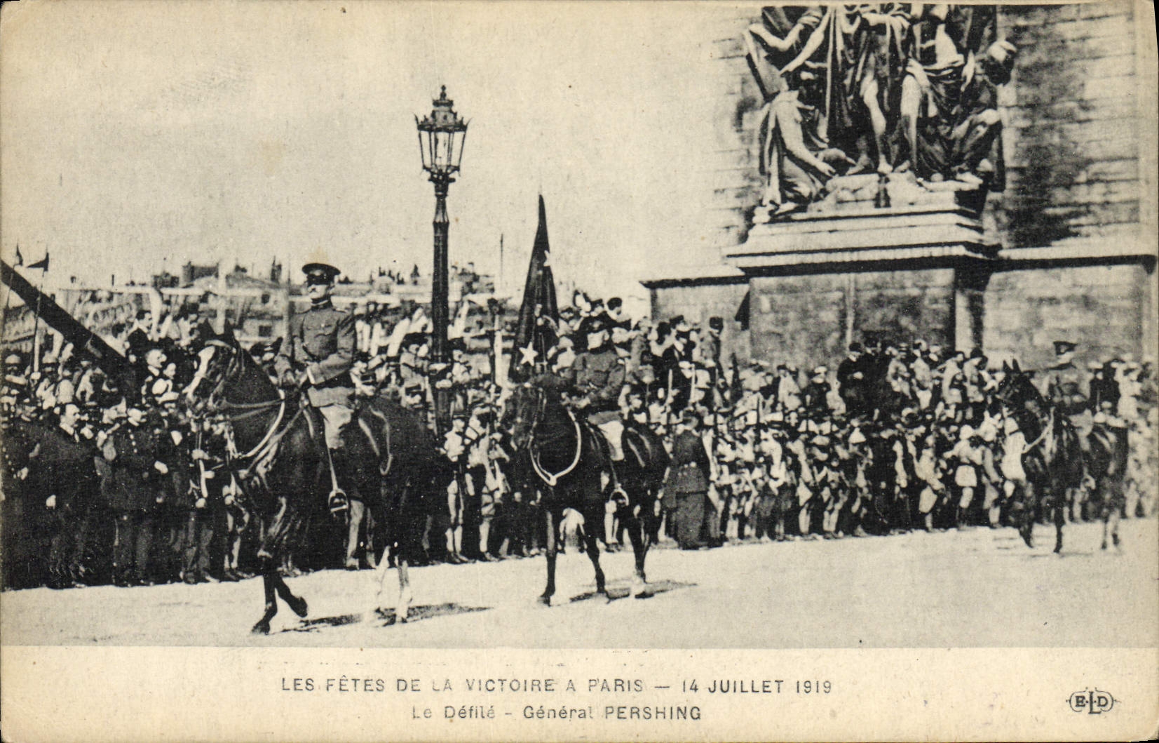VINTAGE POSTCARD Militaria Festivals of the victory July 14th, 1919 the General procession Pershing