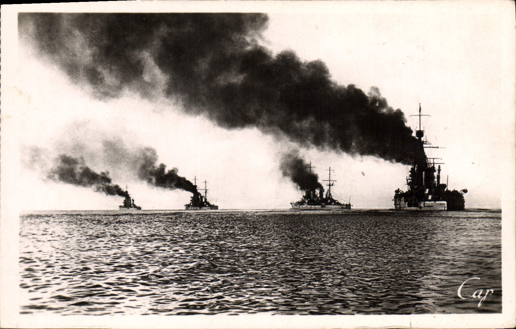 VINTAGE POSTCARD Boat War Toulon Squadron