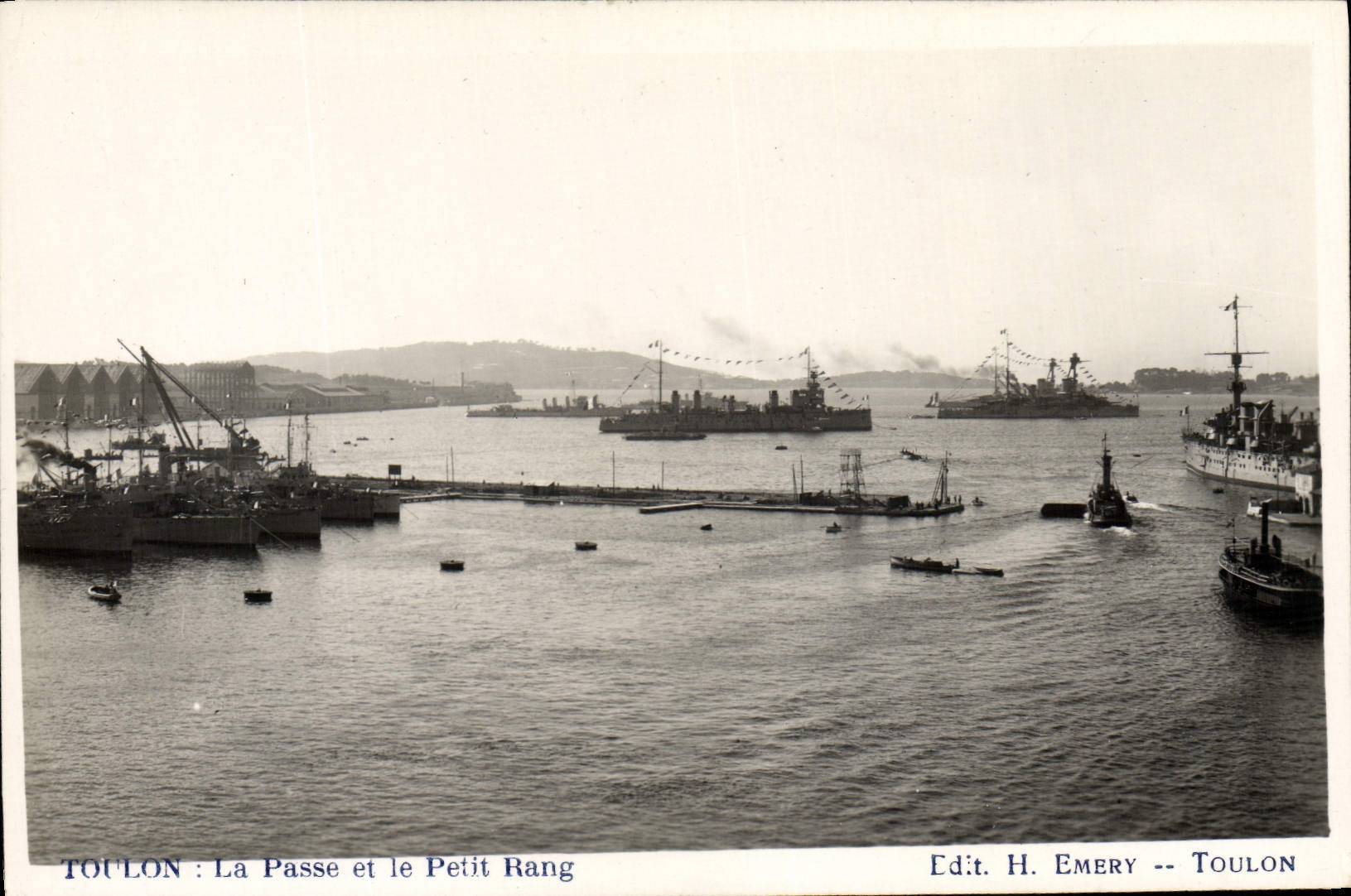 VINTAGE POSTCARD Boat Toulon War the master key and the small row