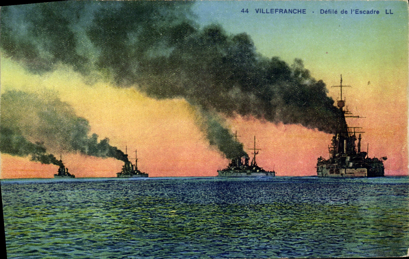 VINTAGE POSTCARD Boat Villefranche War Ravelled of the squadron