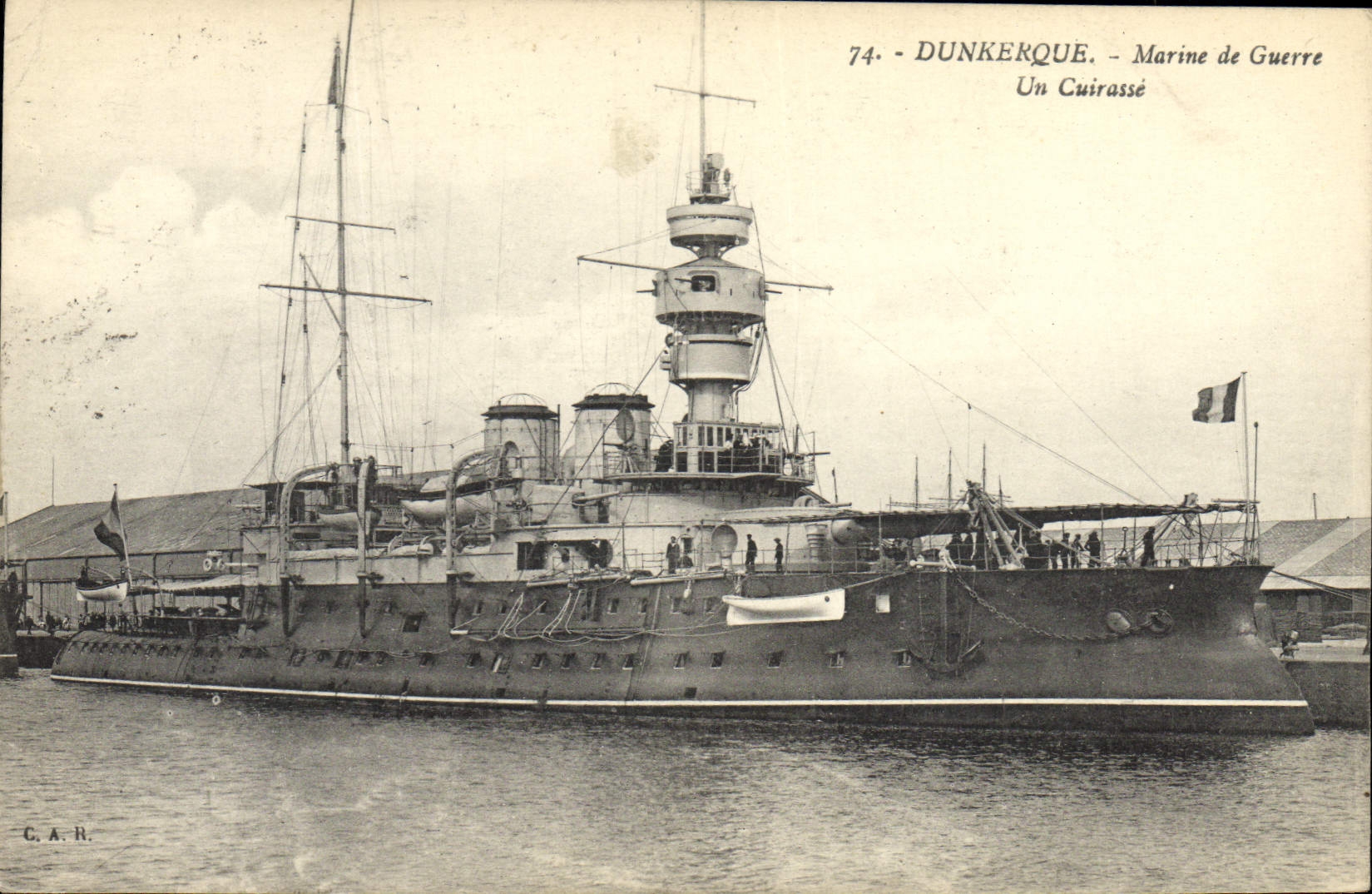 VINTAGE POSTCARD Boat Dunkirk War an armor