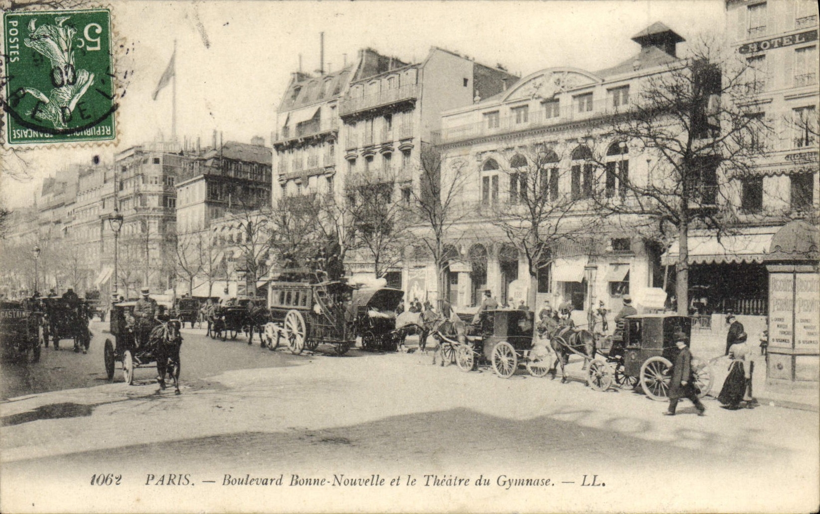 VINTAGE POSTCARD Paris Boulevard Good news and the Theater of the gymnasium