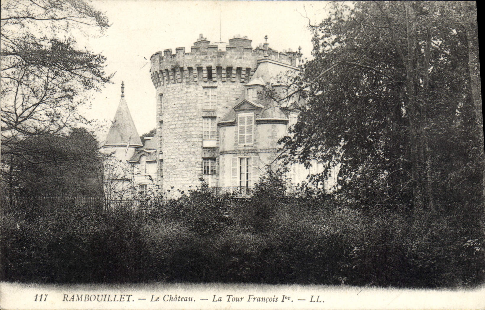 CPA Rambouillet Le Chateau La tour Francois 1er