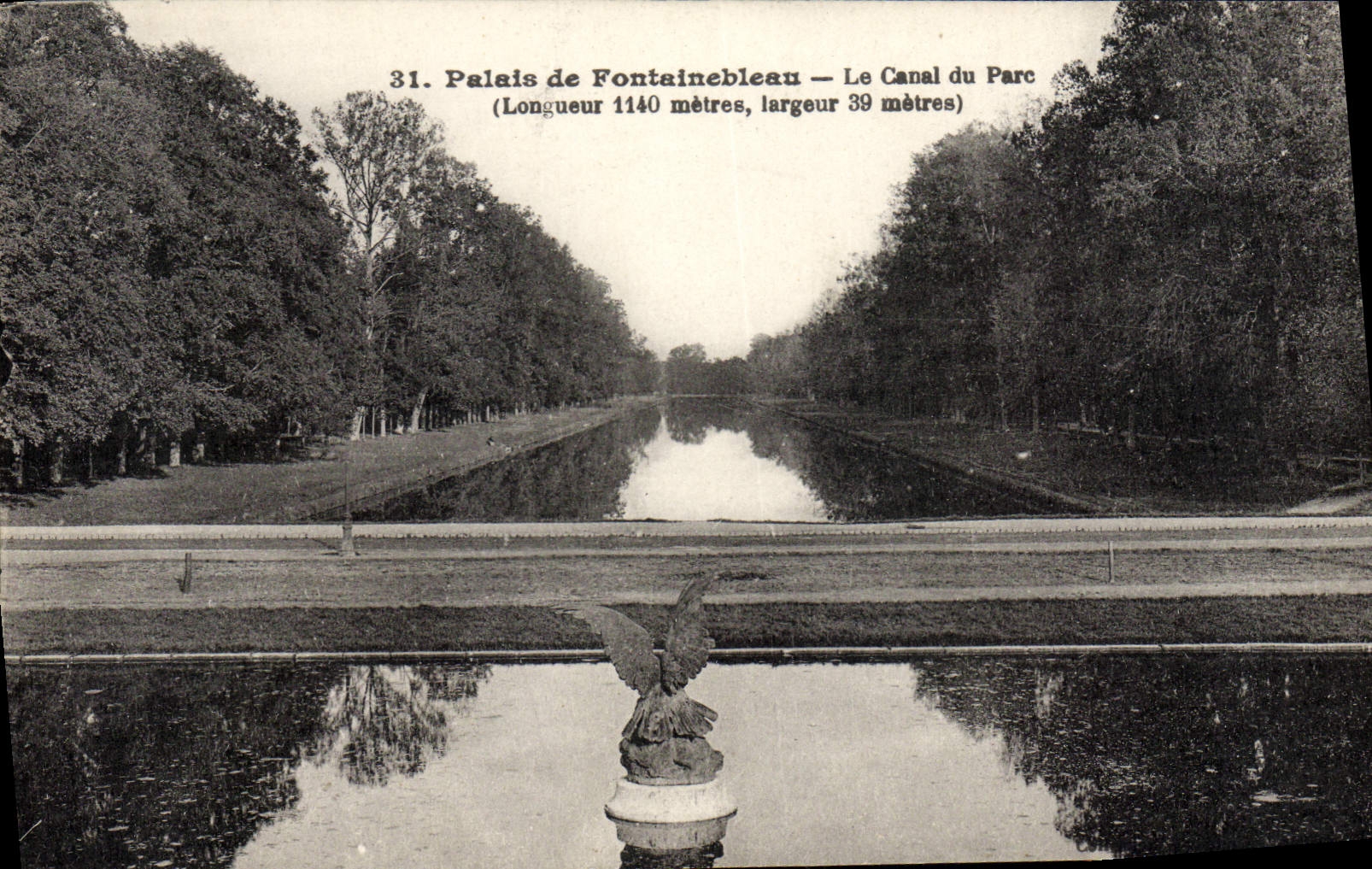 VINTAGE POSTCARD Palate of Fontainebleau the Canal of the Park