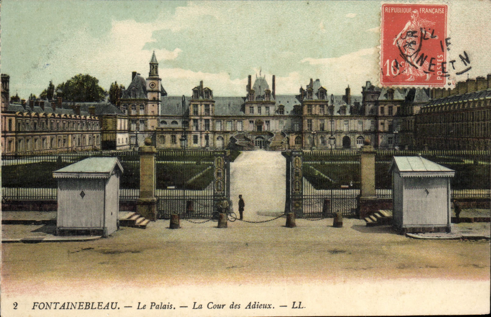 VINTAGE POSTCARD Palate of Fontainebleau the Palate Court of the Good-byes