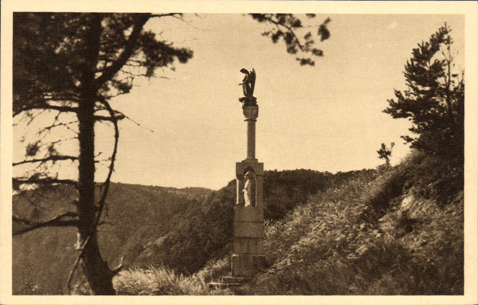 CPA Notre Dame Du Laus Colonne de l'ange