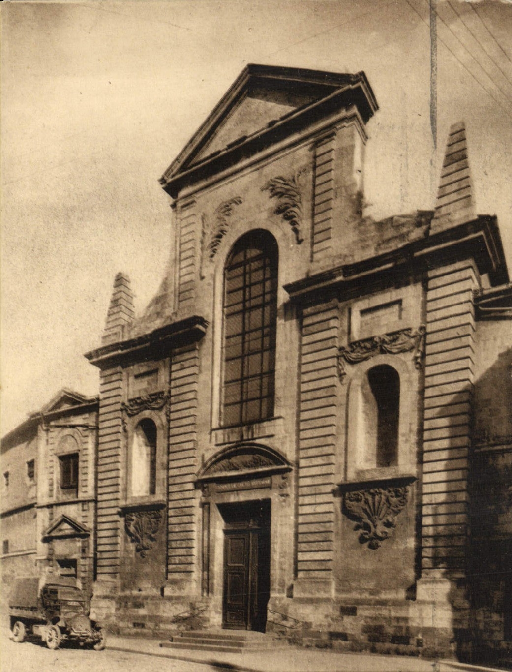 VINTAGE POSTCARD Temple of the La Rochelle