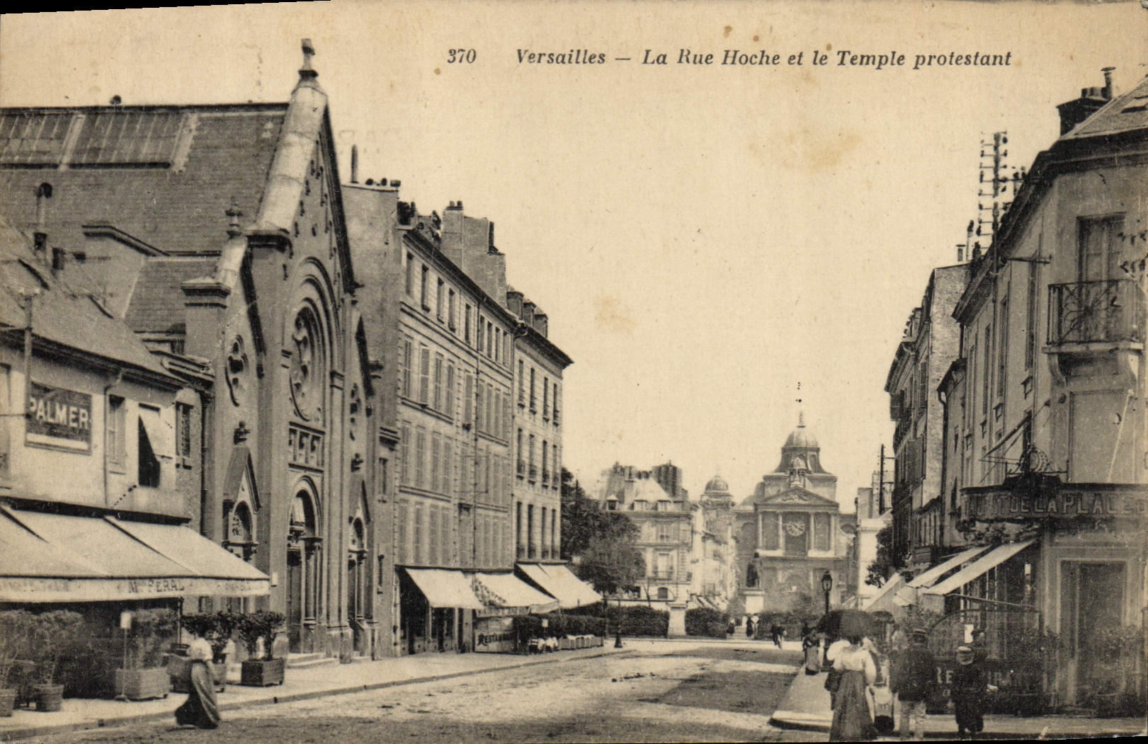 CPA Versailles La rue Hoche et le Temple protestant 