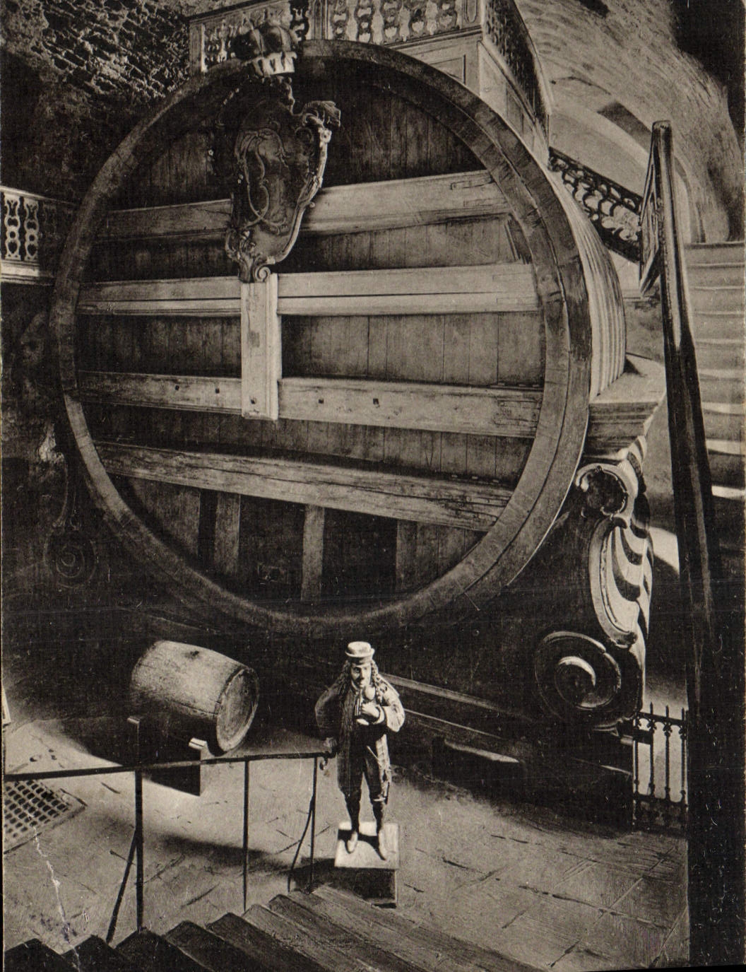 VINTAGE POSTCARD Beer Brewery Heidelberger Fass