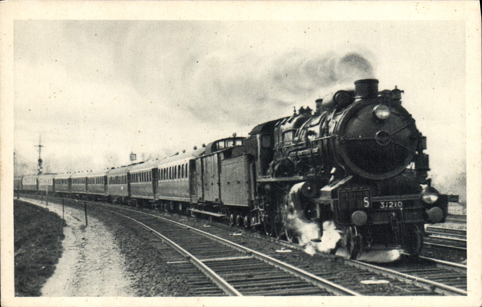 CPA Train Locomotive Chemin de fer du Nord Train 5 Paris Calais sans arret