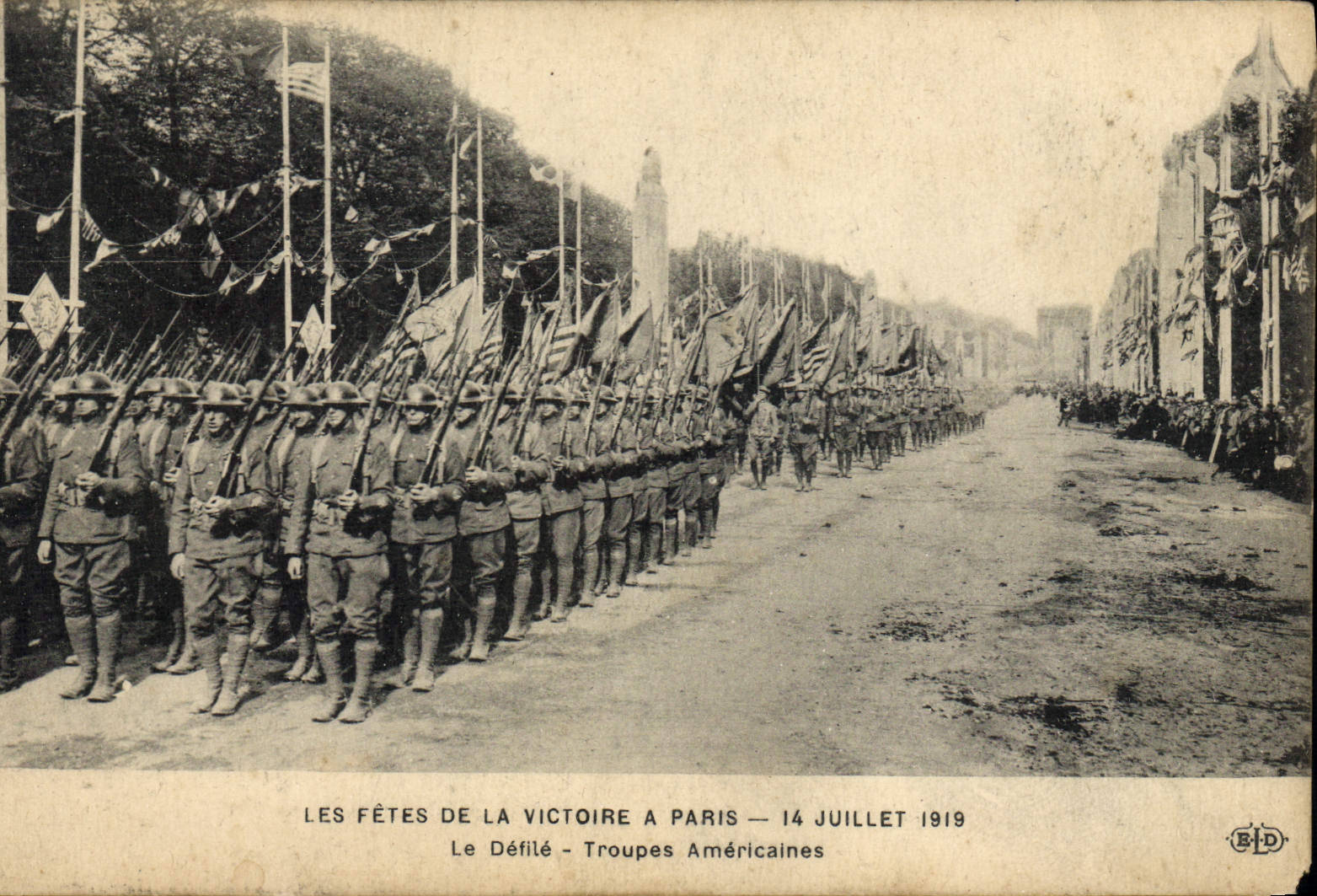 CPA Militaria Fetes de la Victoire 14 juillet 1919 Le defile Troupes americaines