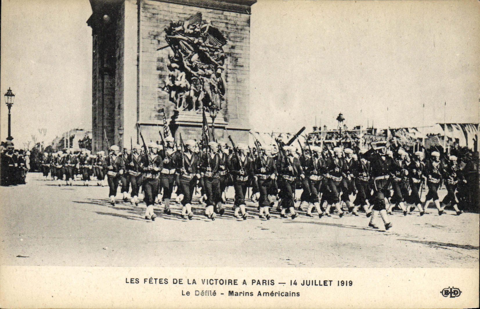 CPA Militaria Fetes de la Victoire 14 juillet 1919 Le defile Marins americains