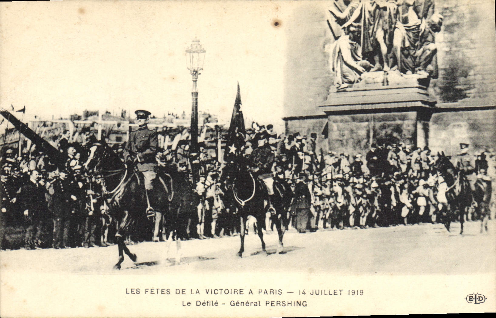 CPA Militaria Fetes de la Victoire 14 juillet 1919 le defile General Pershing