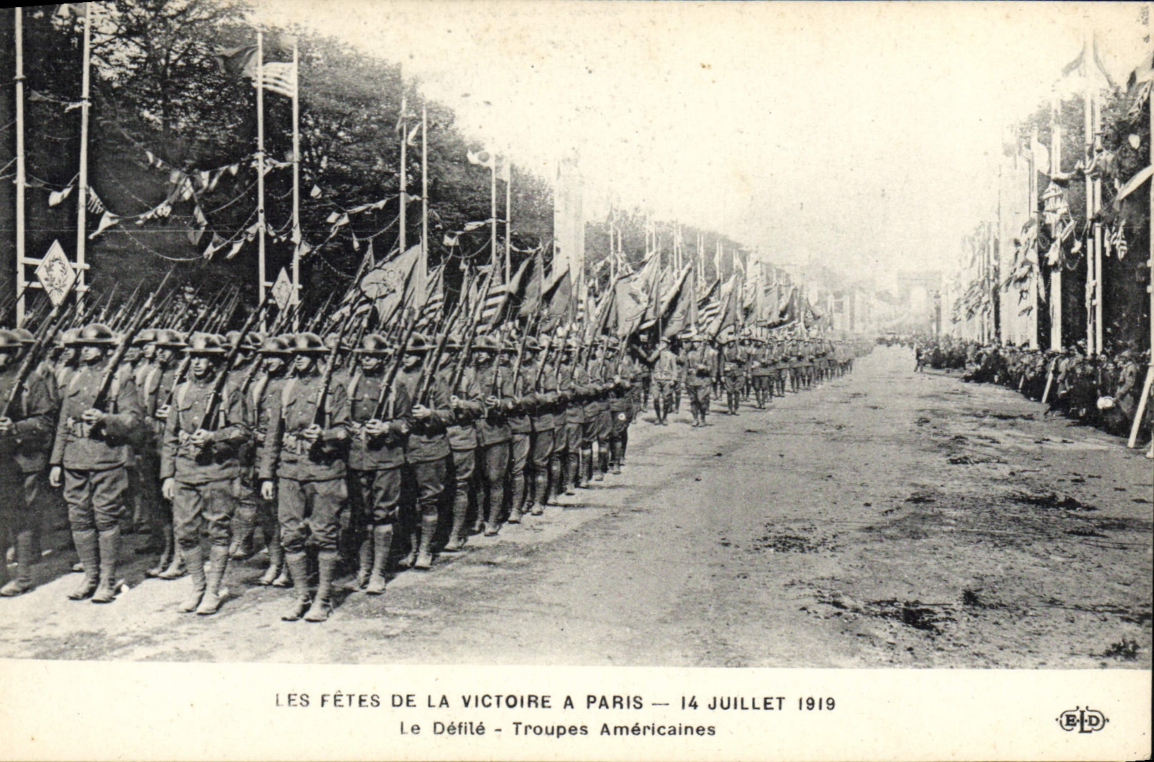 CPA Militaria Fetes de la Victoire 14 juillet 1919 Le defile Troupes americaines
