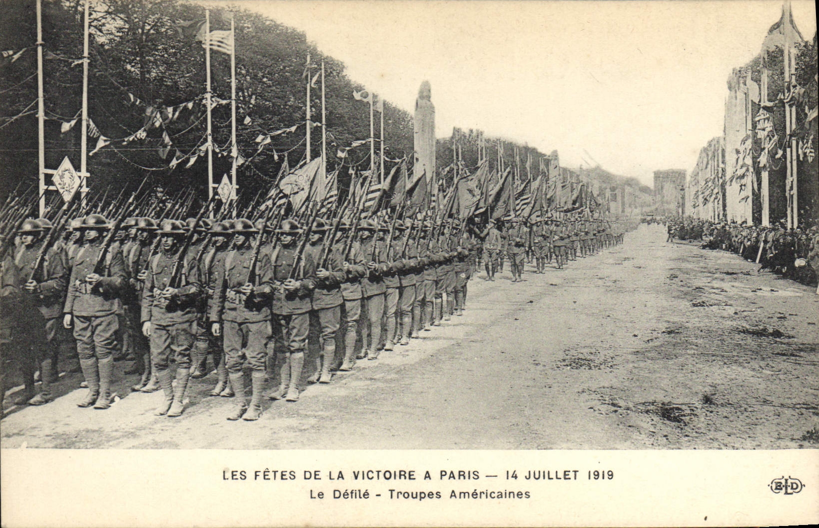 CPA Militaria Fetes de la Victoire 14 juillet 1919 Le defile Troupes americaines