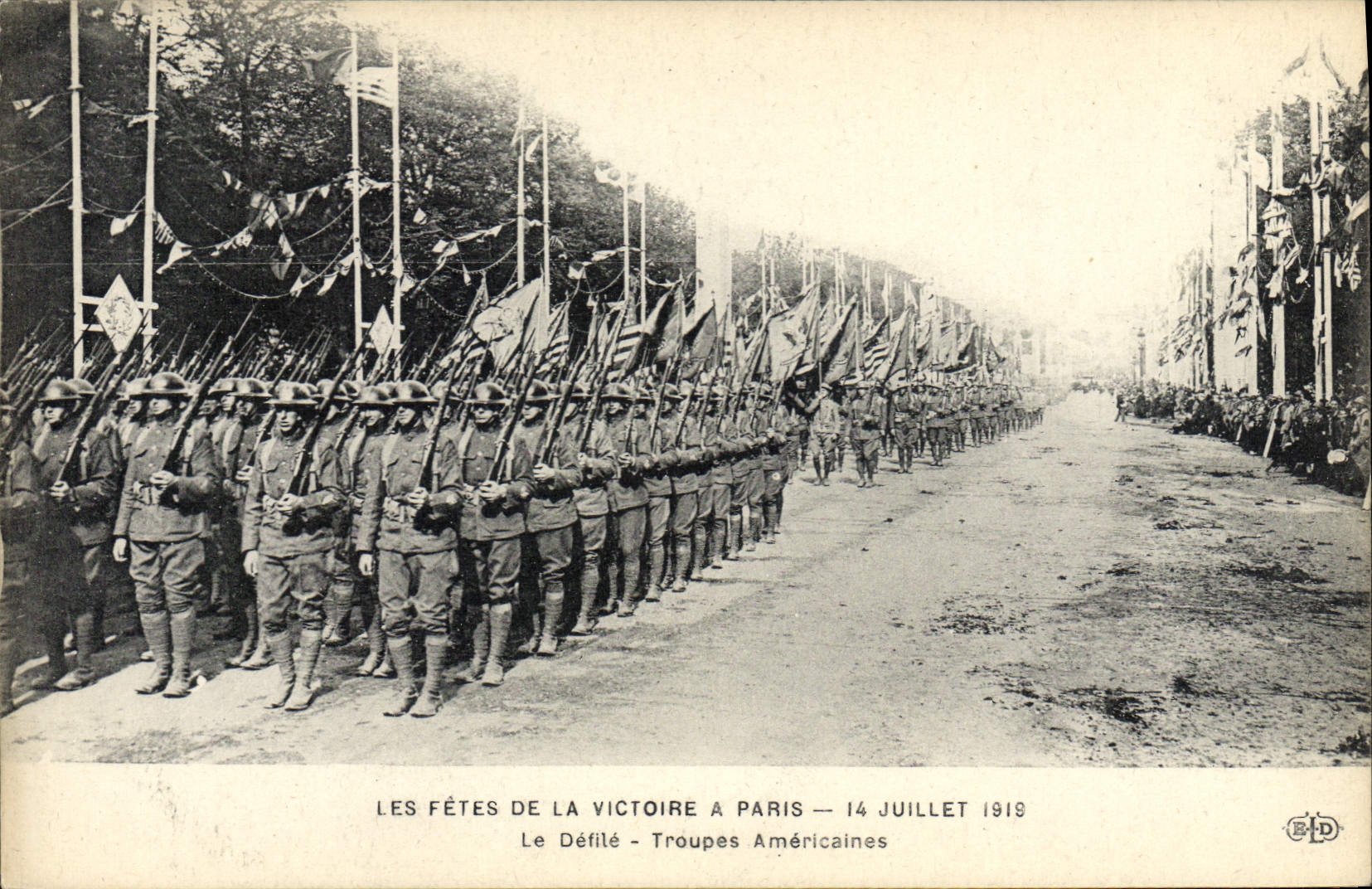 CPA Militaria Fetes de la Victoire 14 juillet 1919 Le defile Troupes americaines