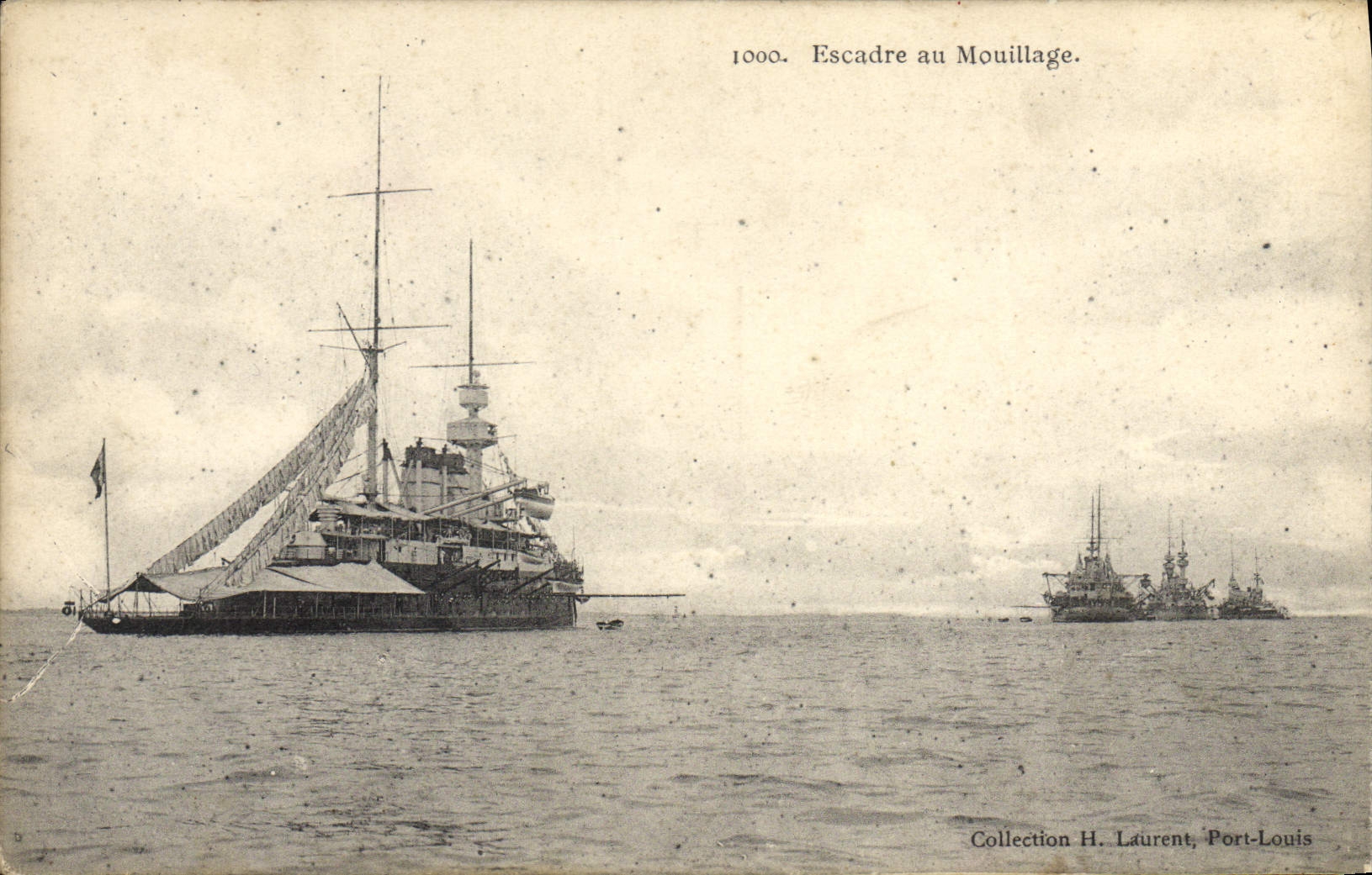 VINTAGE POSTCARD Boat War Squadron with damping