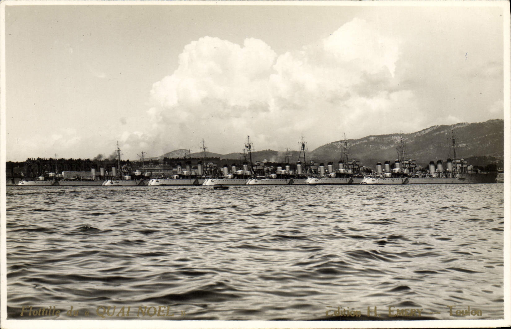 CPM Bateau Guerre Flotille du Quai Noel 