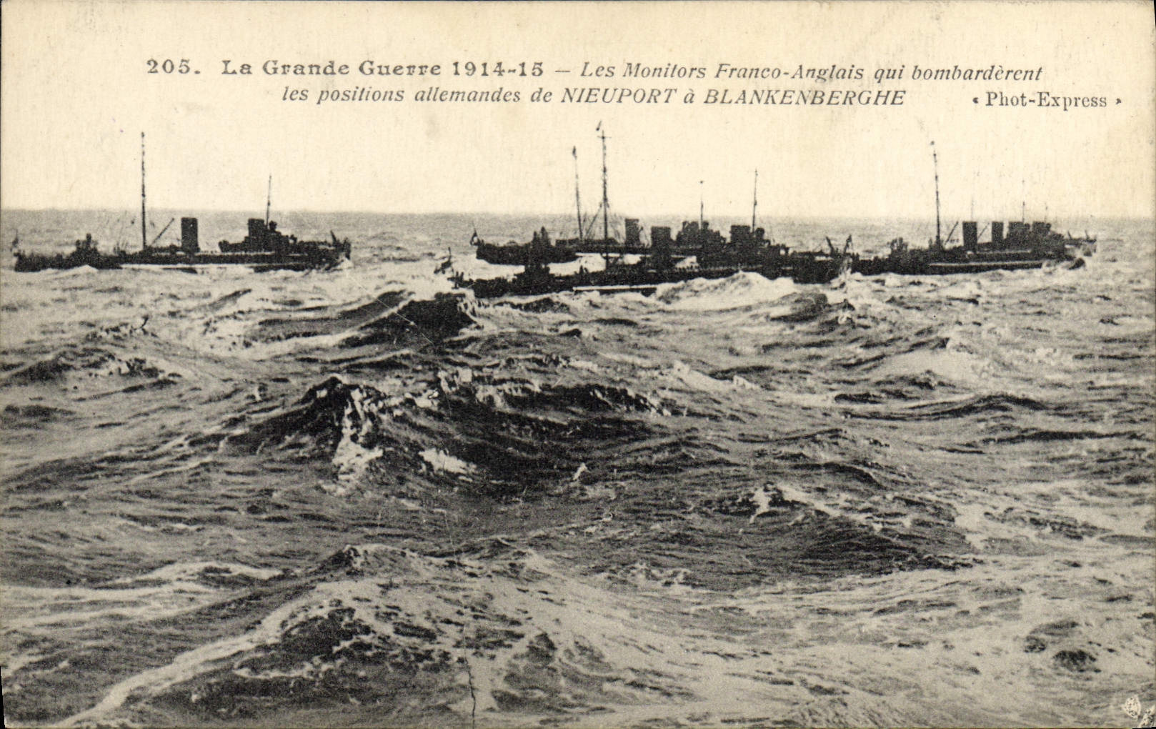 CPA Bateau Guerre Les monitors Franco anglais Nieuport a Blankenberghe 