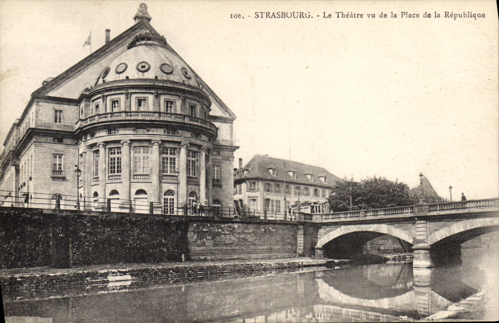 VINTAGE POSTCARD Theater seen of the place of the Strasbourg Republic