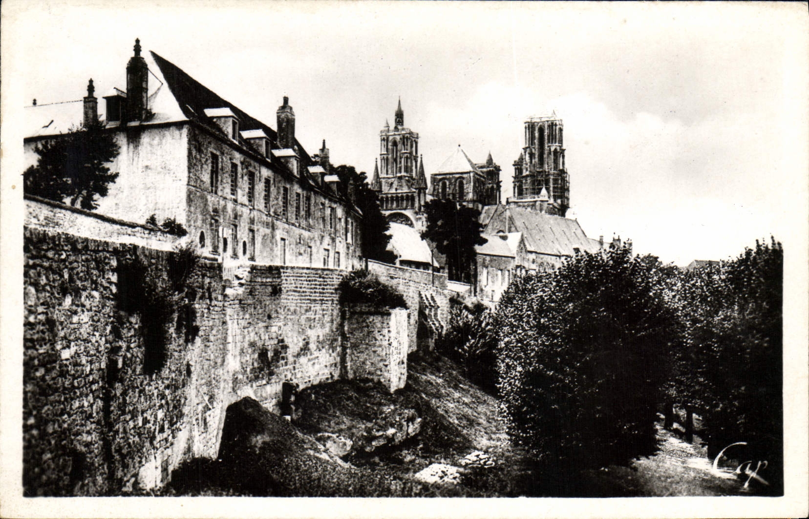 VINTAGE POSTCARD Laon Walls and the Walk of North