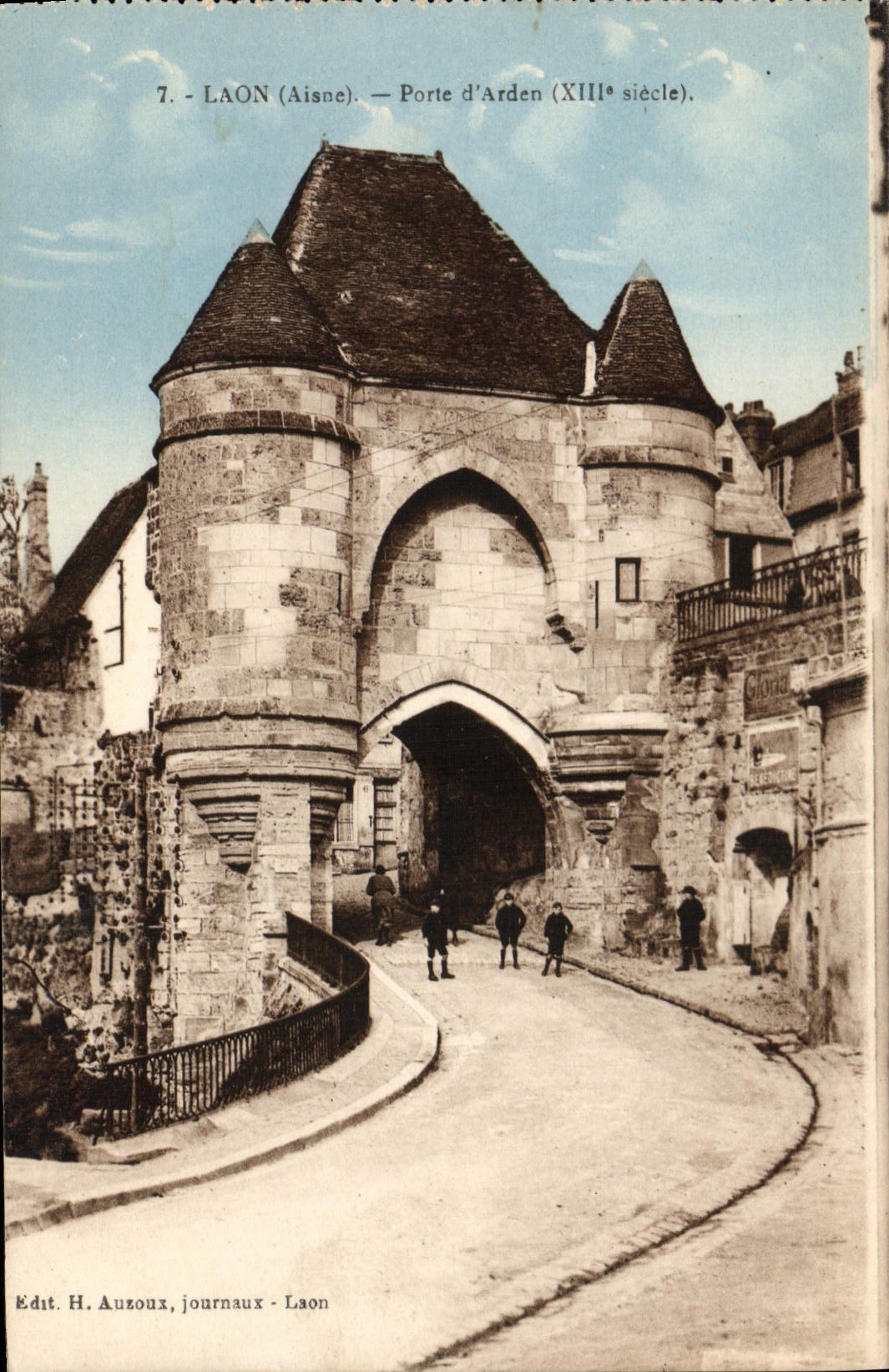 VINTAGE POSTCARD Laon Carries of Arden