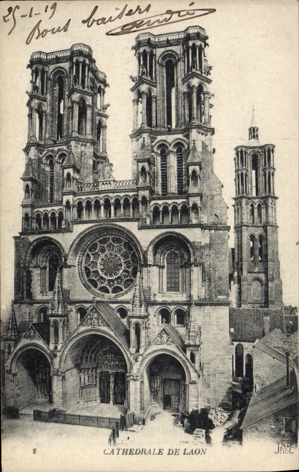 VINTAGE POSTCARD Laon Cathedral