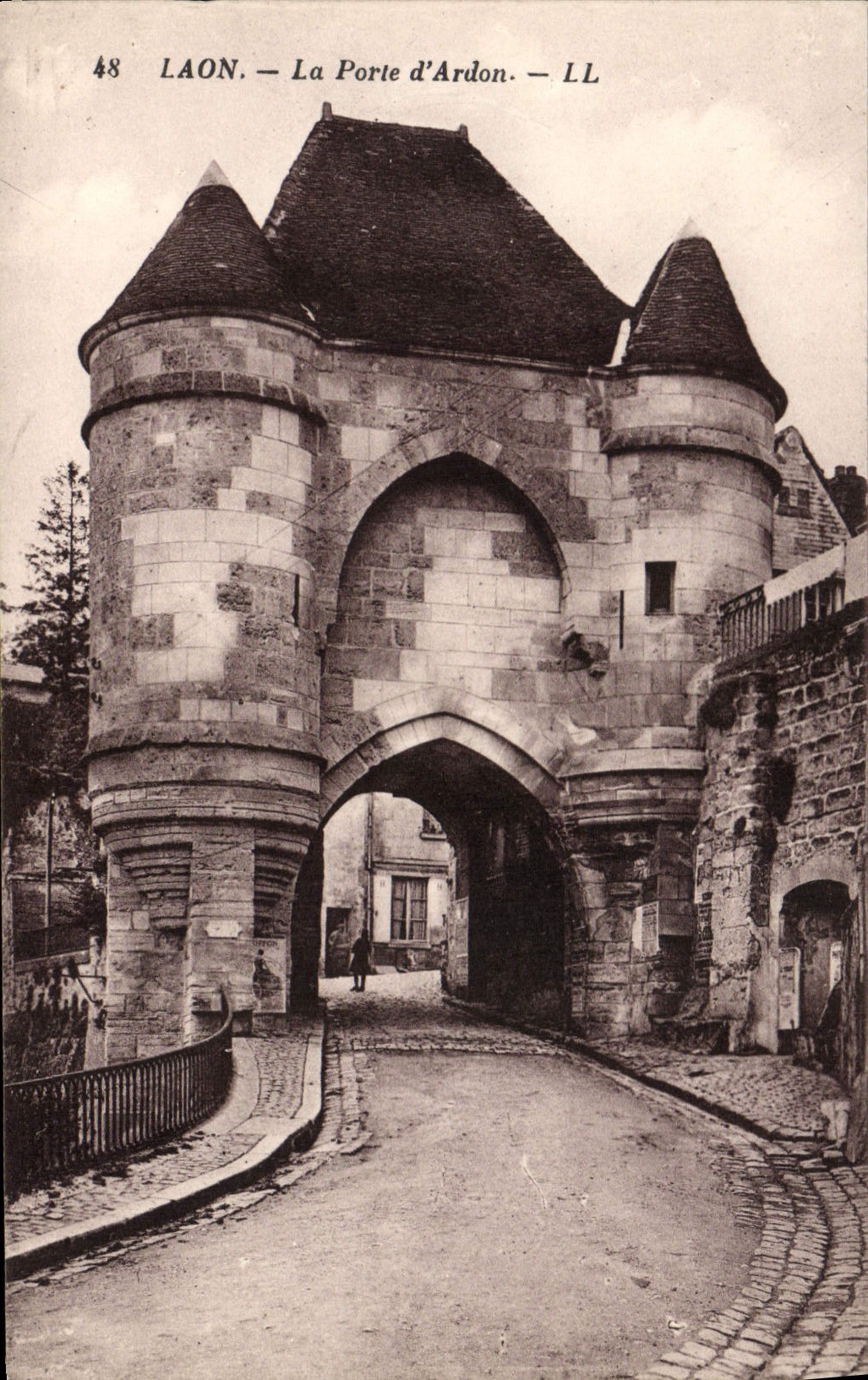 VINTAGE POSTCARD Laon the Gate of Ardon