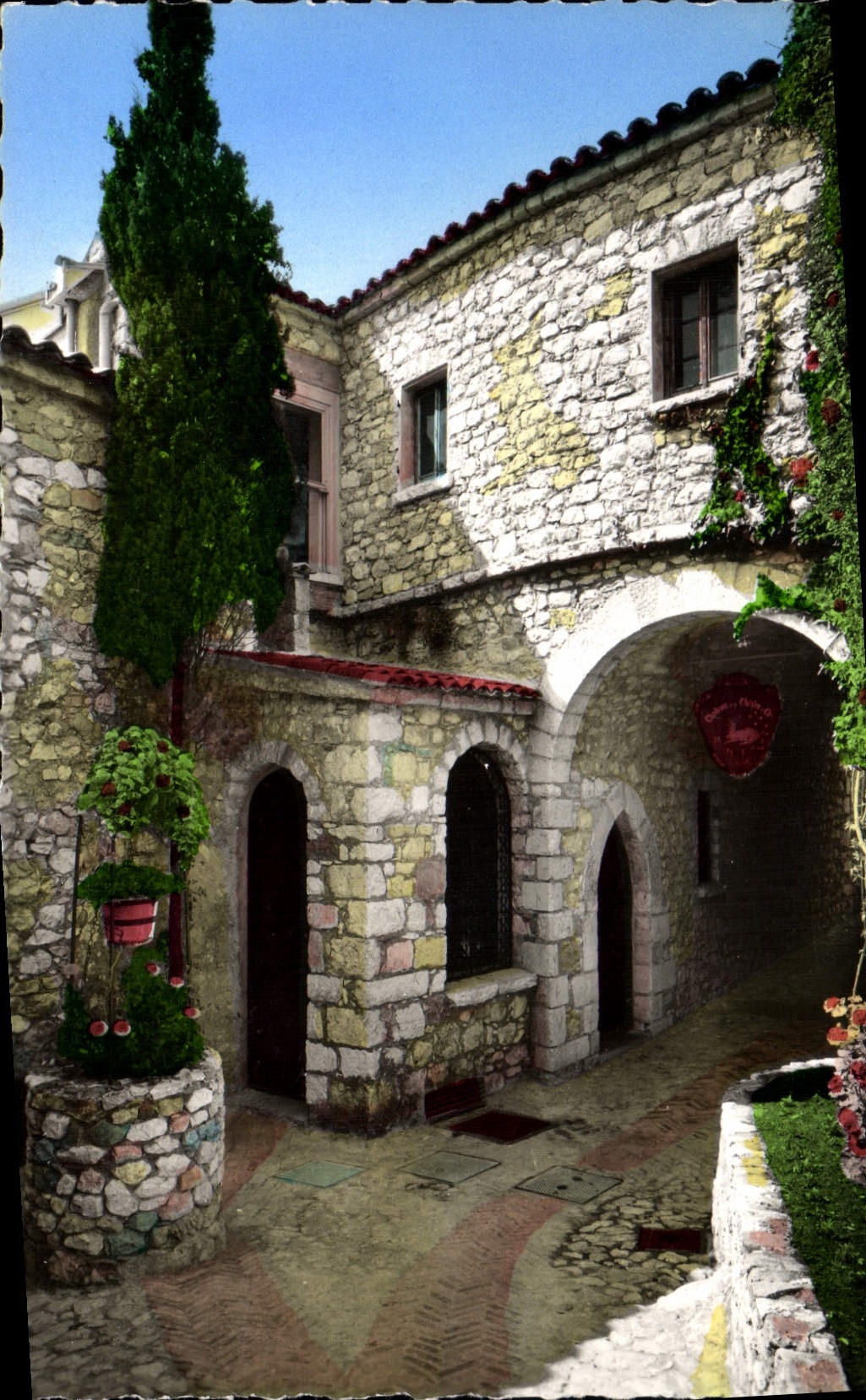CPM Cote d'Azur Eze Vallage Le Vieux Puits