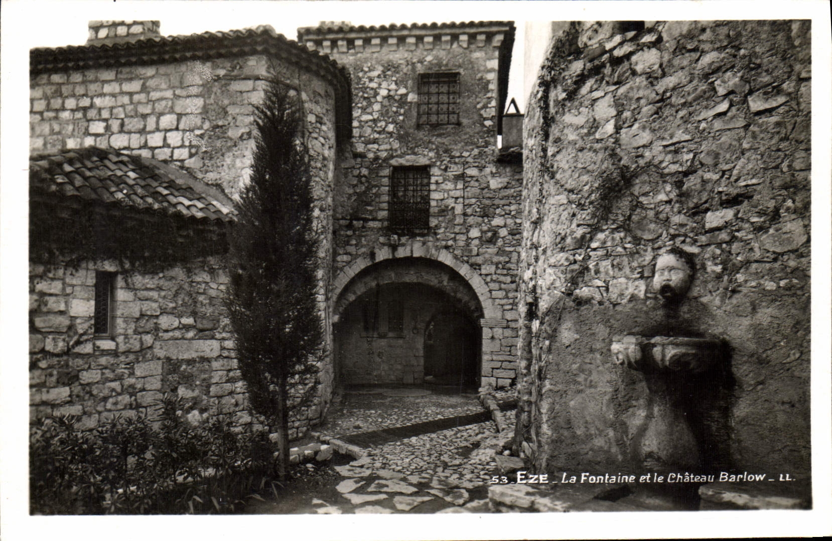 CPA Cote d'Azur Eze La fontaine et le chateau Barlow