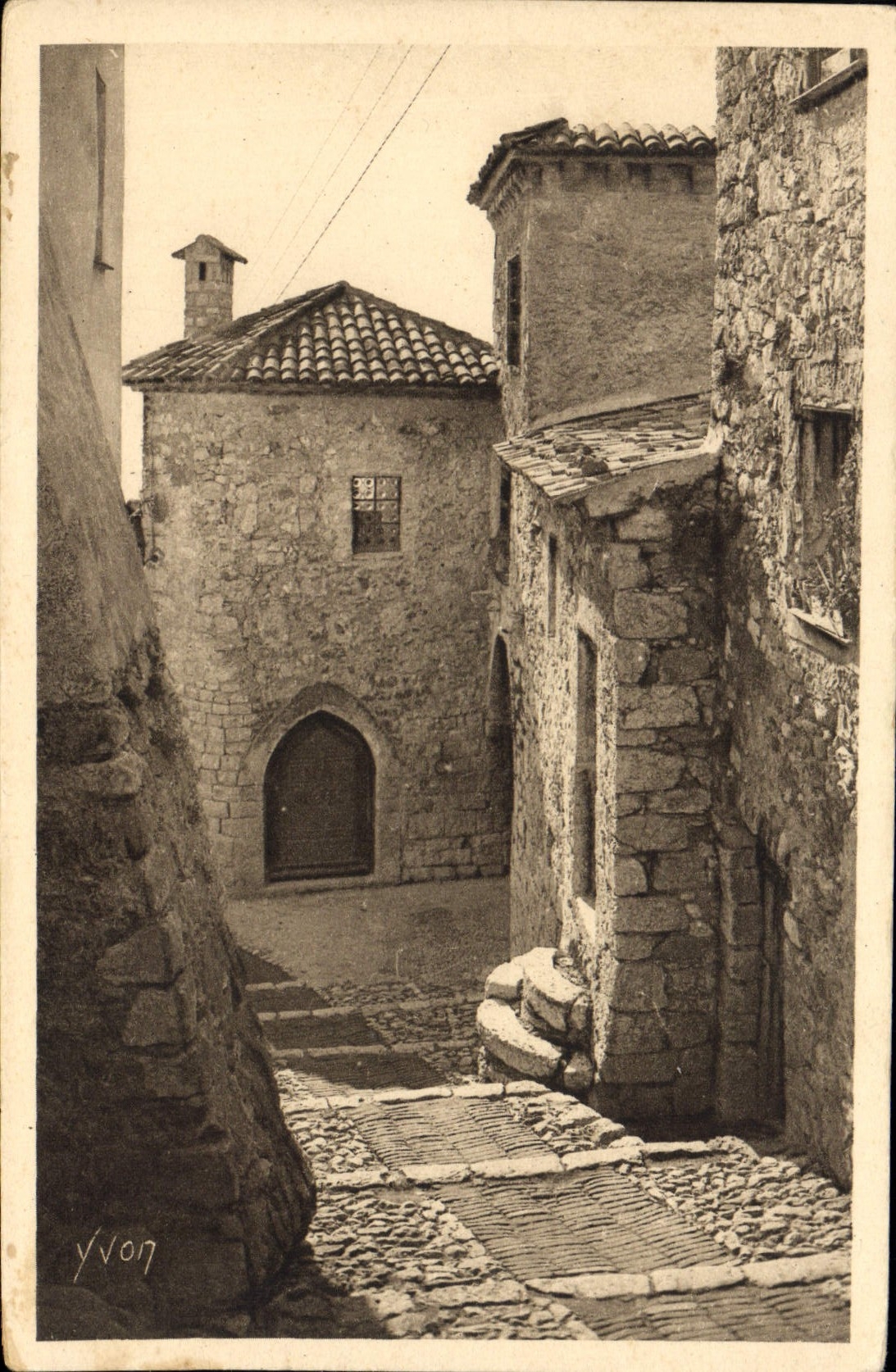 POSTAL Eze de la VENDIMIA una casa vieja