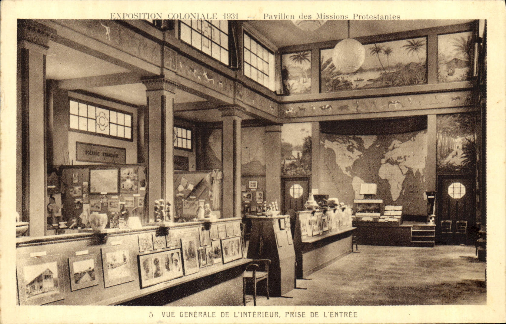 CPA Paris Exposition coloniale 1931 Pavillon des missions protestantes Vue generale de l'interieur prise de l'entree