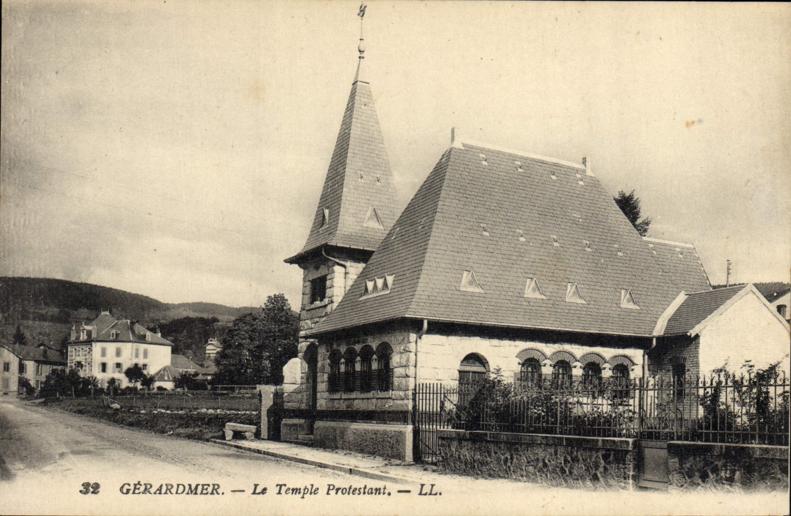 POSTAL Gerardmer de la VENDIMIA el templo protestante