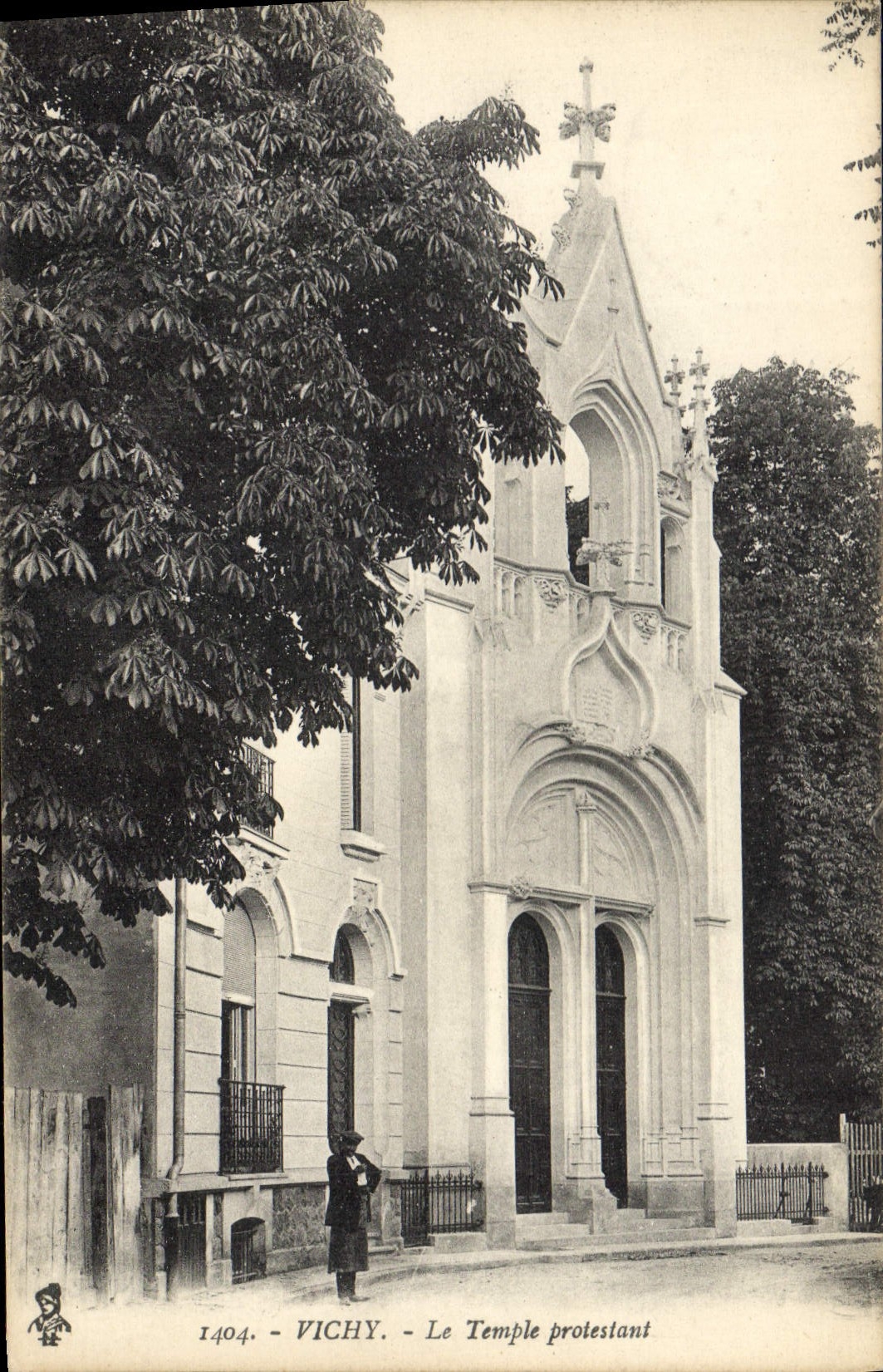 POSTAL Vichy de la VENDIMIA el templo protestante