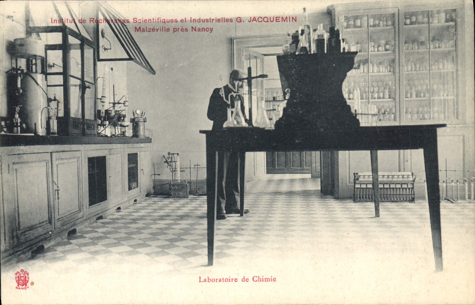 Científicos Jacquemin Malzeville Nancy cercana del instituto de investigación del laboratorio de química de la POSTAL de la VENDIMIA