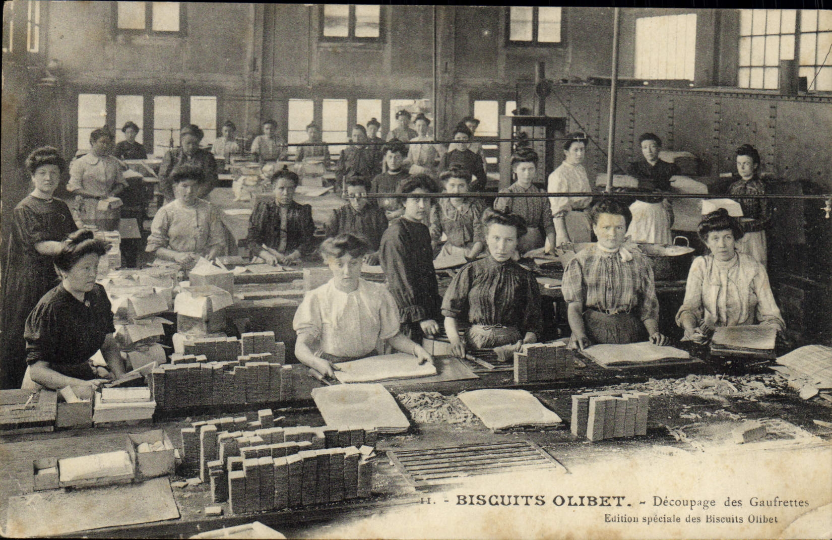 CPA Biscuits Olivet Paris Decoupage des gaufrettes
