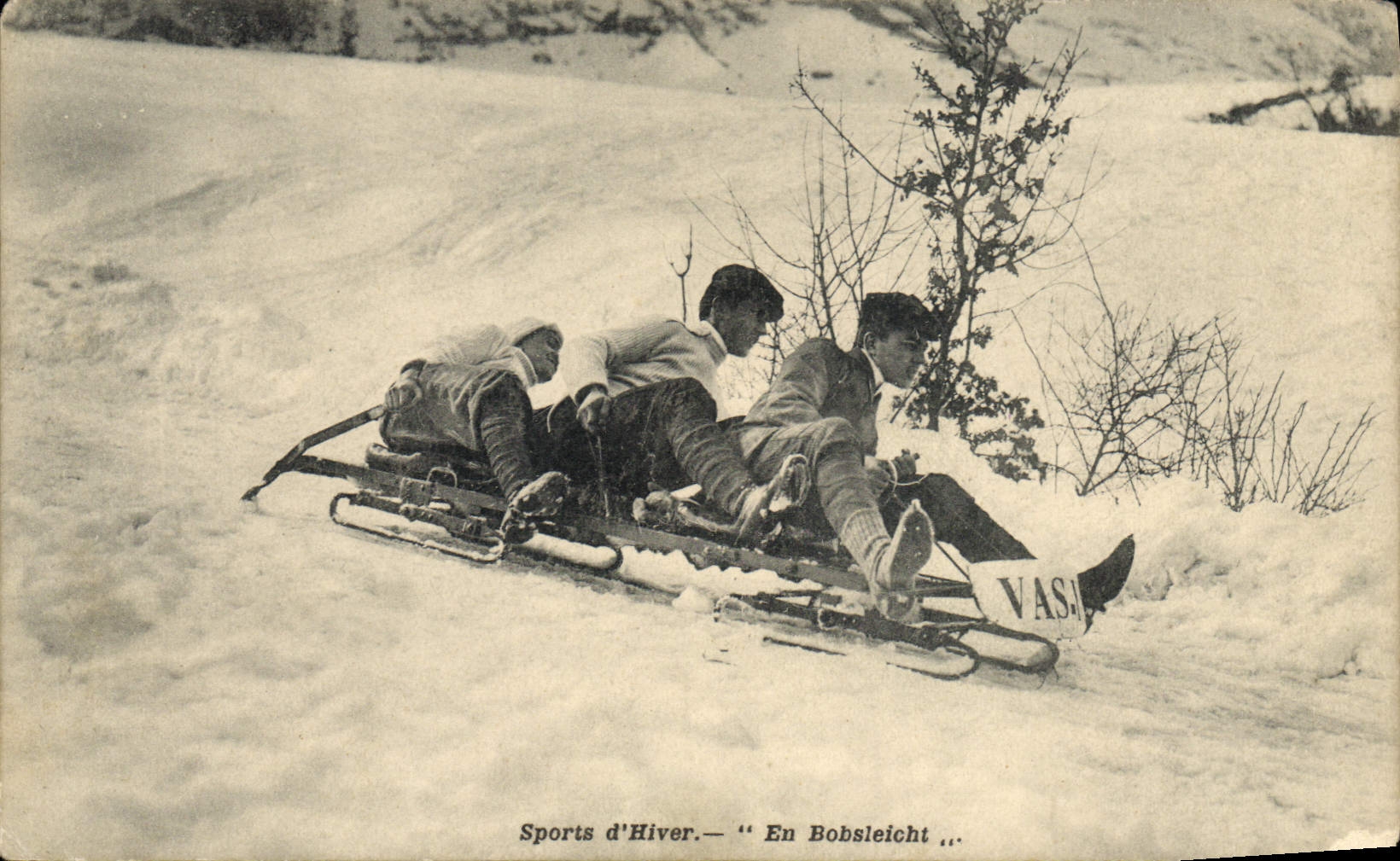 VINTAGE POSTCARD Winter sports Ski In Bobsleicht
