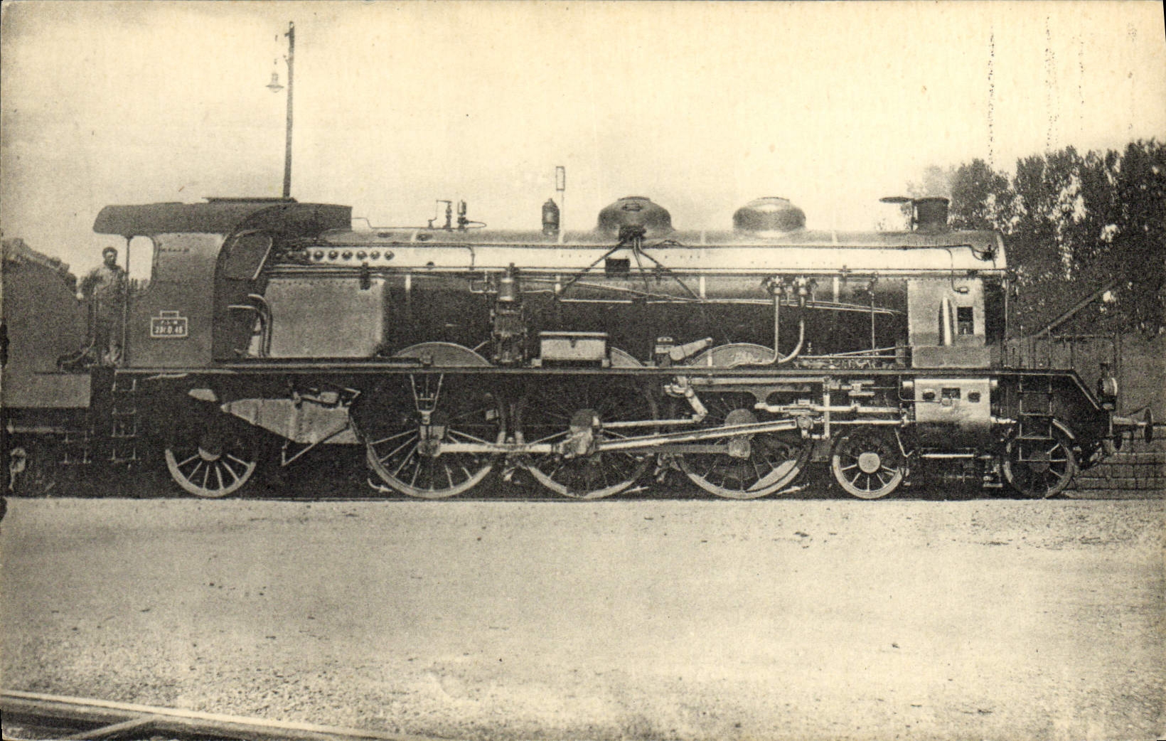 VINTAGE POSTCARD Train Engine of the South East Machine 231 D48