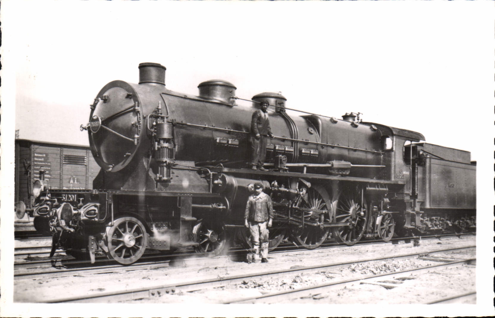 VINTAGE POSTCARD Train Engine 3 1201 Super Pacific