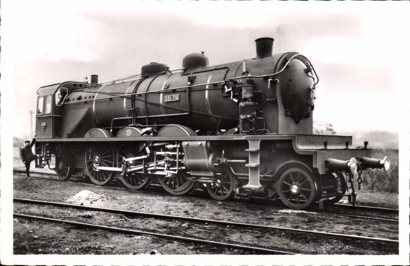 VINTAGE POSTCARD Train Engine 231.501 has 231.783