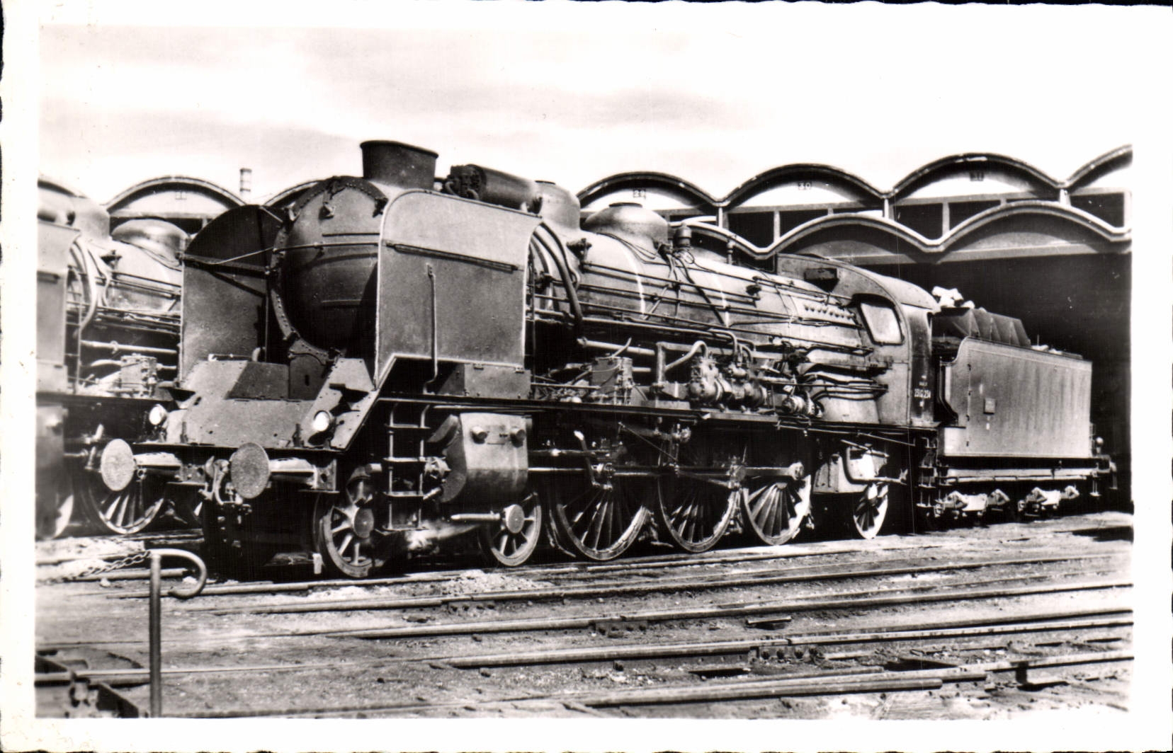 VINTAGE POSTCARD Train Engine the SNCF