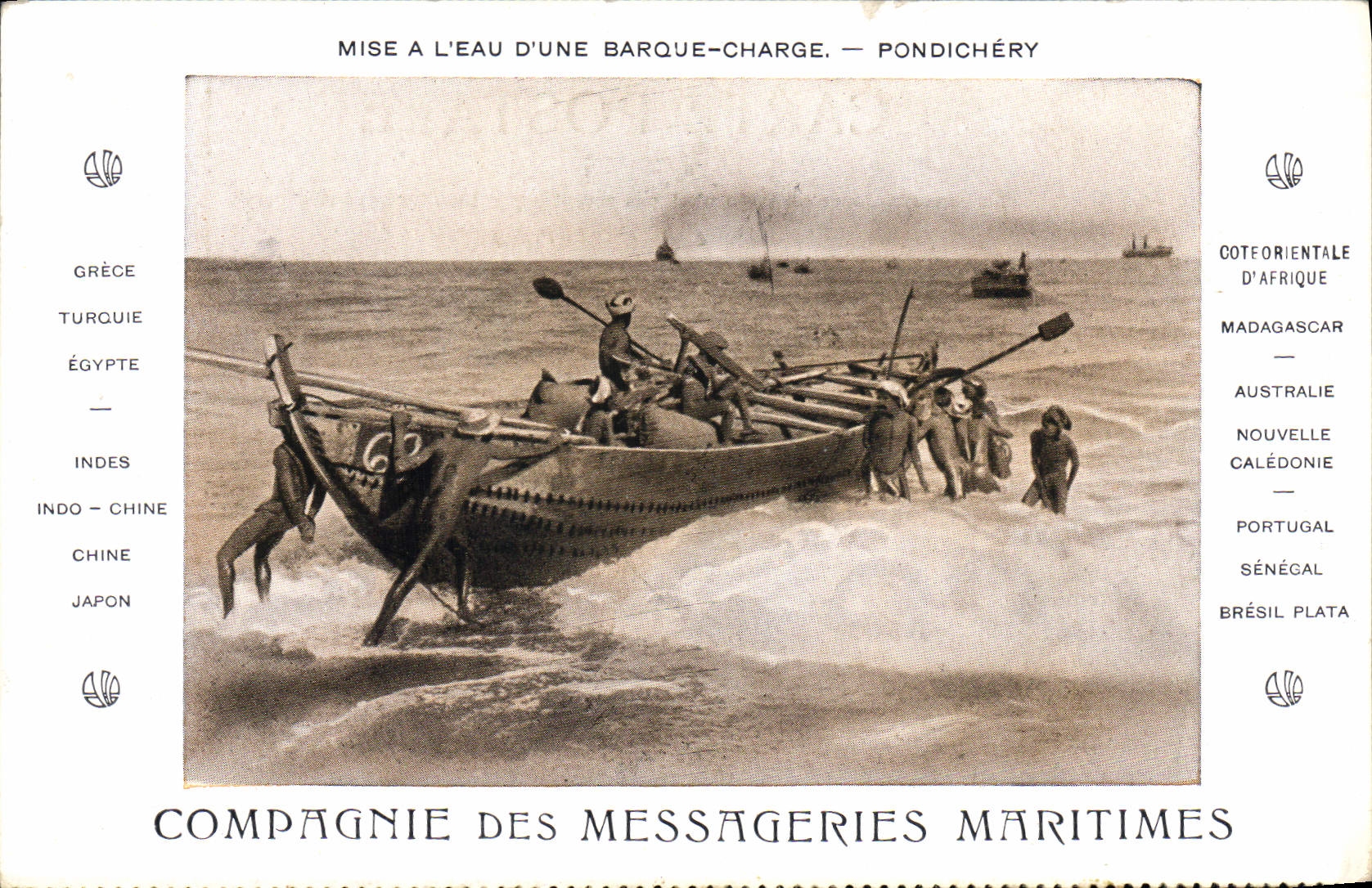 CPA Bateau Compagnie des Messageries Maritimes Mise a l'eau d'une barque charge Pondichery Indochine 