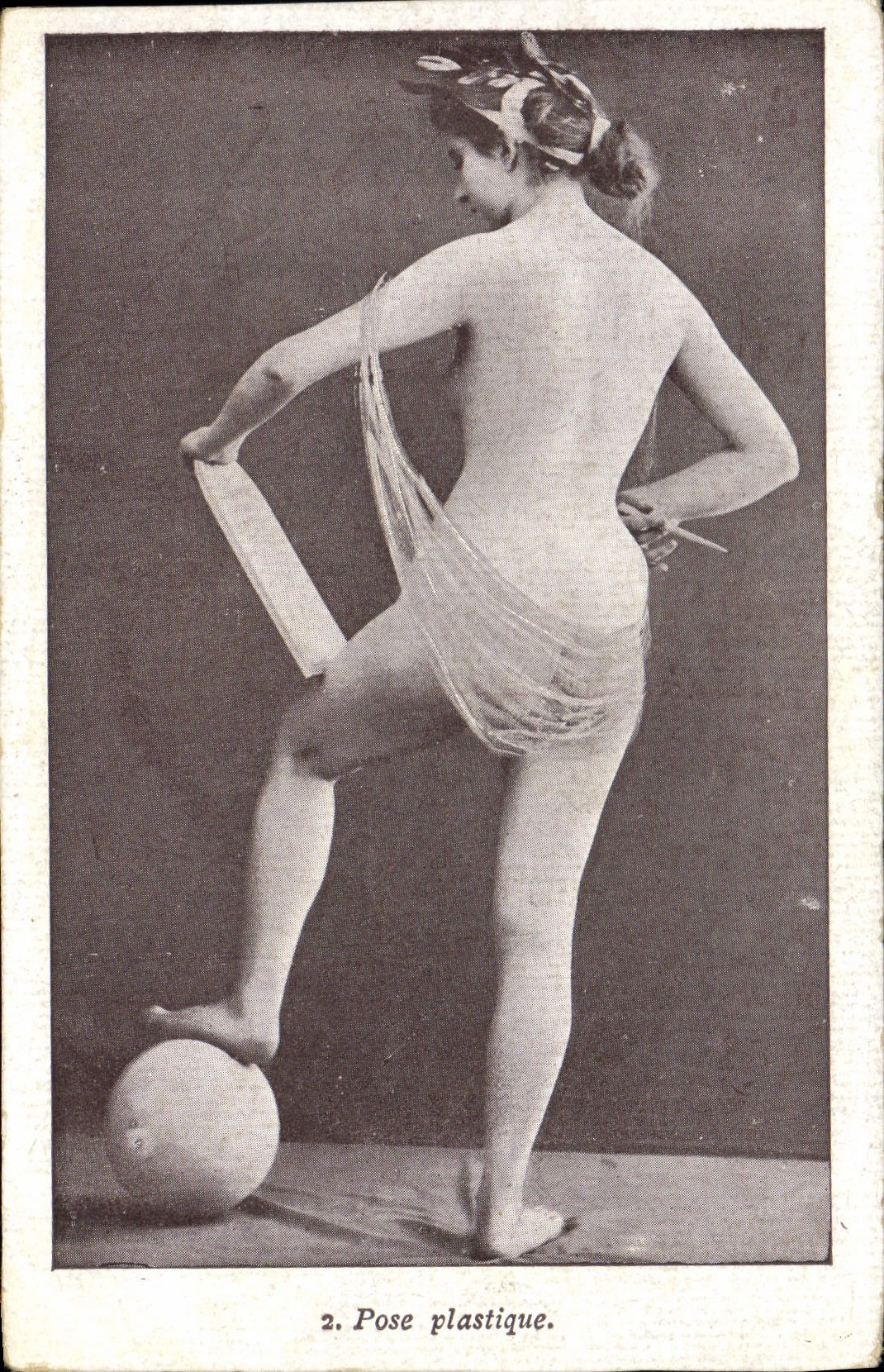 CPA Nu erotique Femme Pose plastique