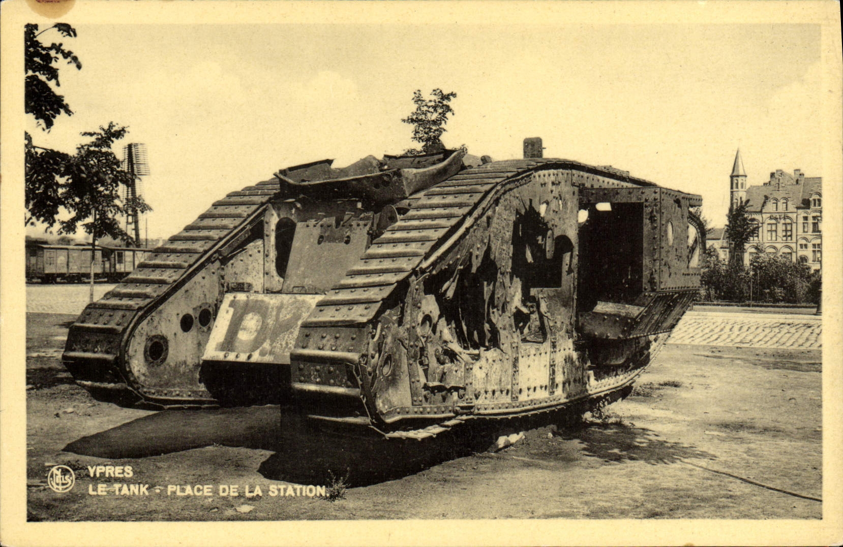 CPA Militaria Tank Ypres Place de la station