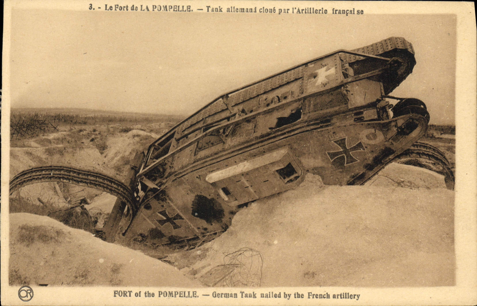 El tanque de Militaria de la POSTAL de la VENDIMIA fuerte de clavos alemanes del tanque de Pompelle por la artillería alemana