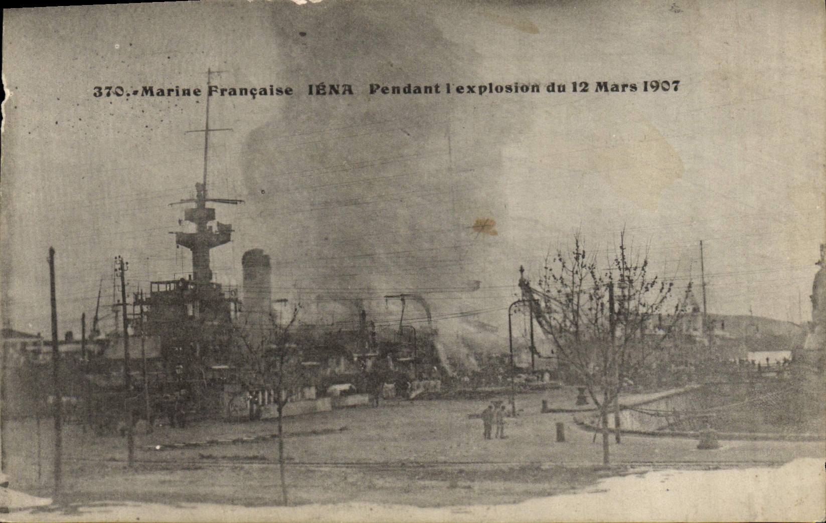 CPA Bateau Guerre Iena pendant l'explosion de 12 mars 1907