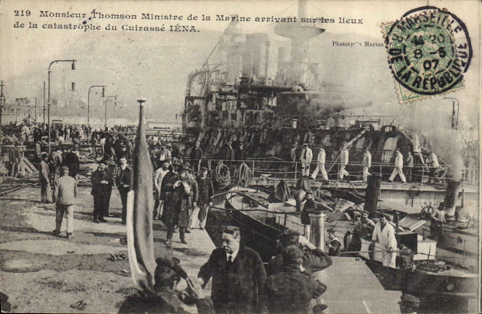 CPA Bateau Guerre Iena Monsieur Thomson Ministre de la Marine arrivant sur les lieux de la catastrophe