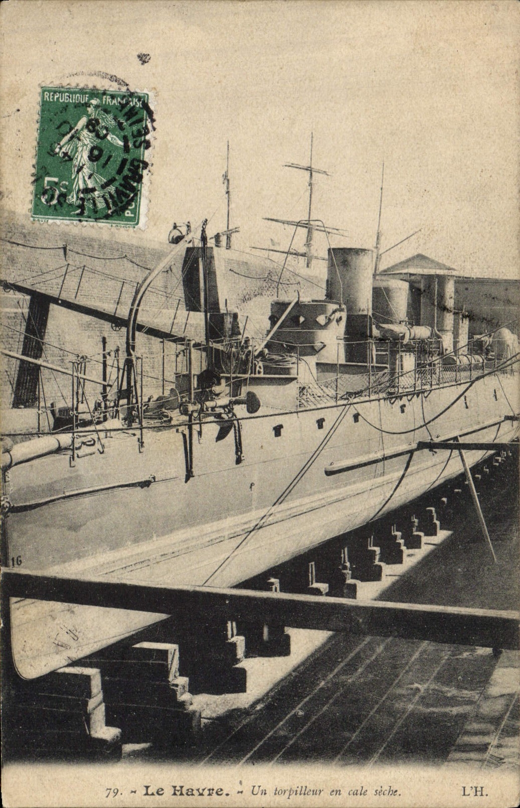 VINTAGE POSTCARD Bateau War Le Havre a destroyer fixes cig of it